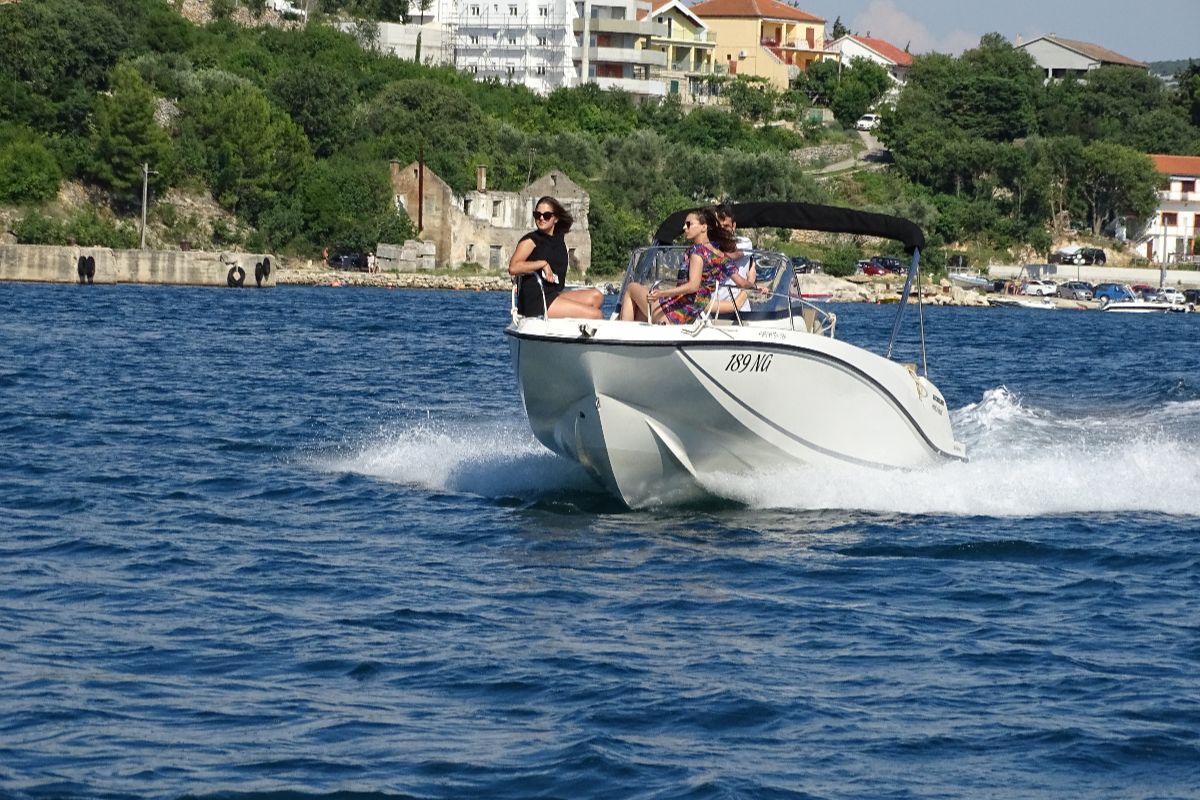 Quicksilver 675 - Maslenica