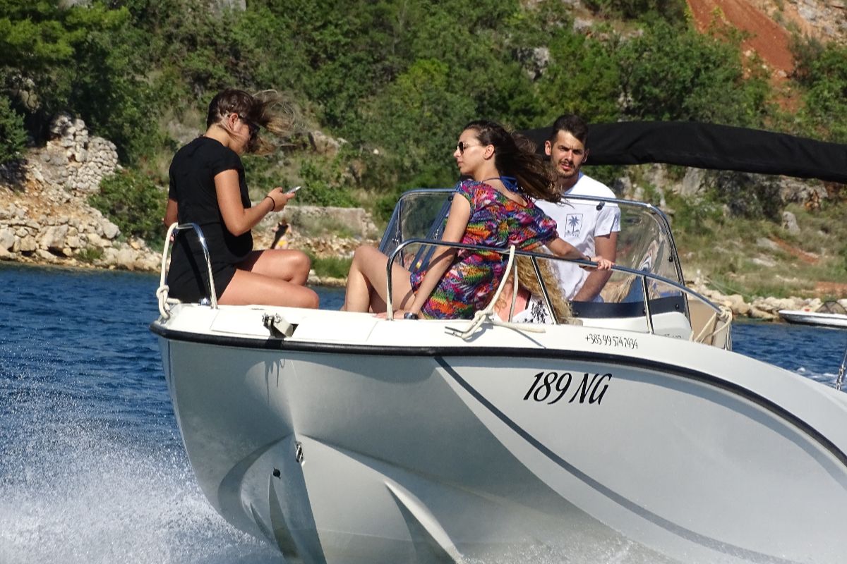 Quicksilver 675 - Maslenica